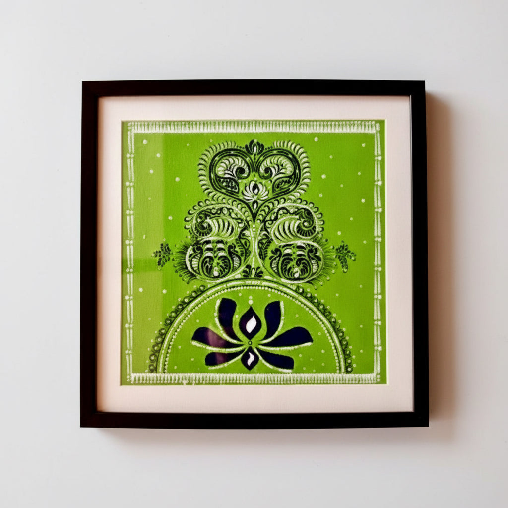 Decorative Alpona design with a central floral pattern on a green background